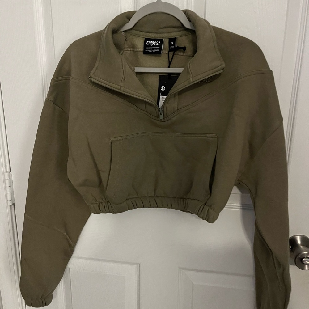 cropped green hoodie